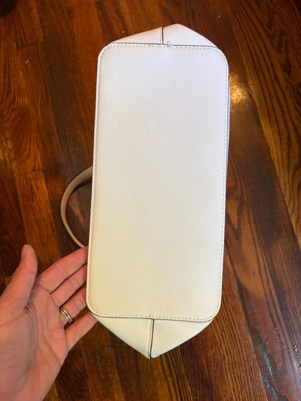 🎉NWOT GUESS Cream/White Embossed Logo Shoulder Bag!